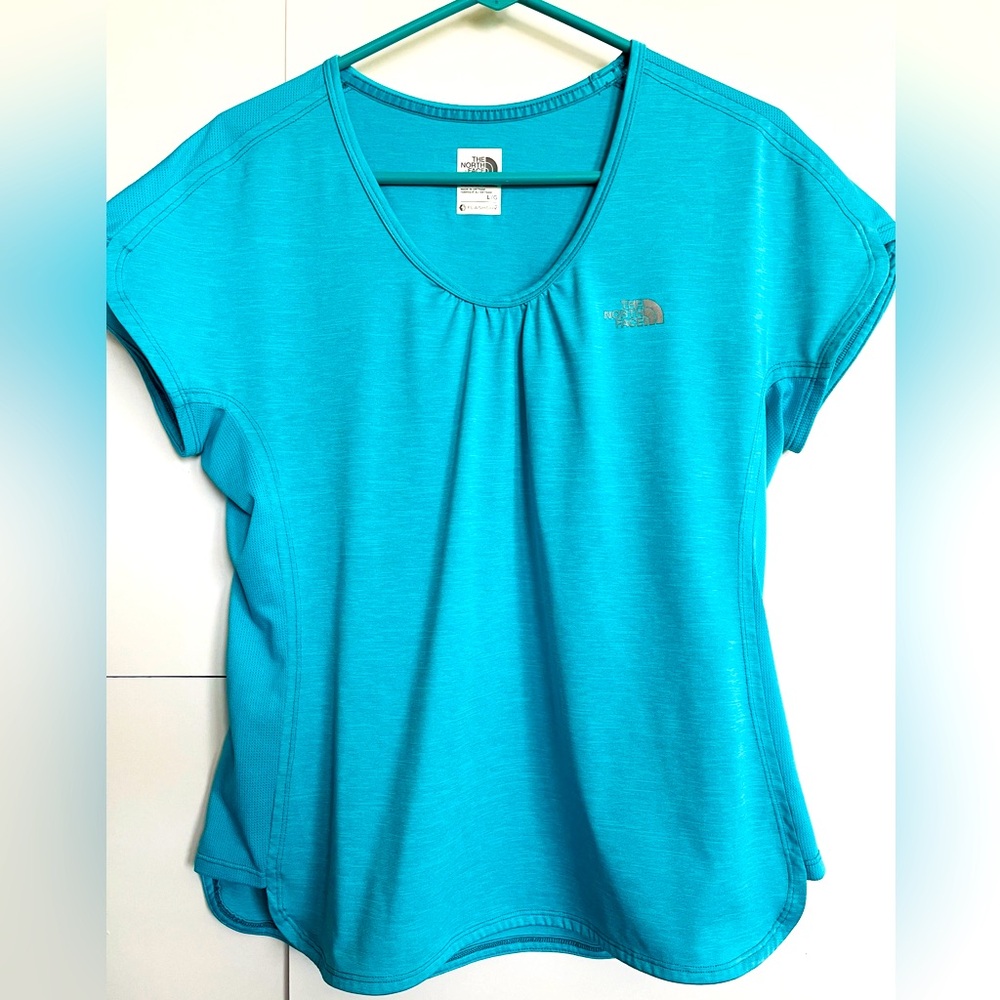 The north face flash dry tee size large